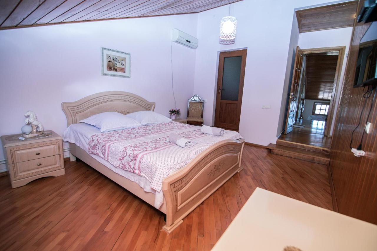 Family Hotel Lago & Wine Cellar Lagodekhi Bagian luar foto
