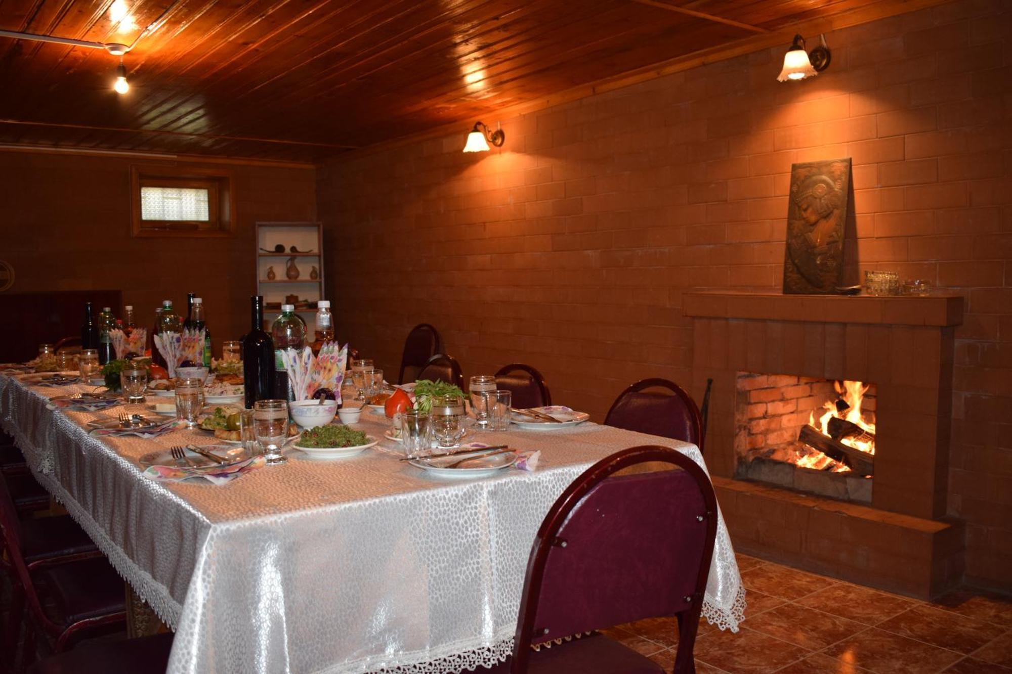 Family Hotel Lago & Wine Cellar Lagodekhi Bagian luar foto