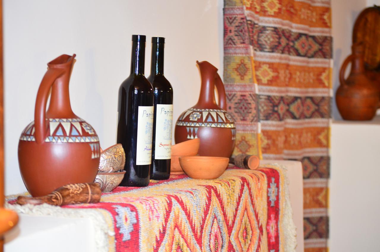 Family Hotel Lago & Wine Cellar Lagodekhi Bagian luar foto
