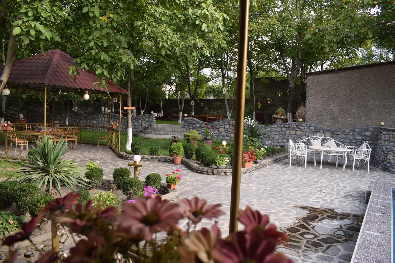 Family Hotel Lago & Wine Cellar Lagodekhi Bagian luar foto