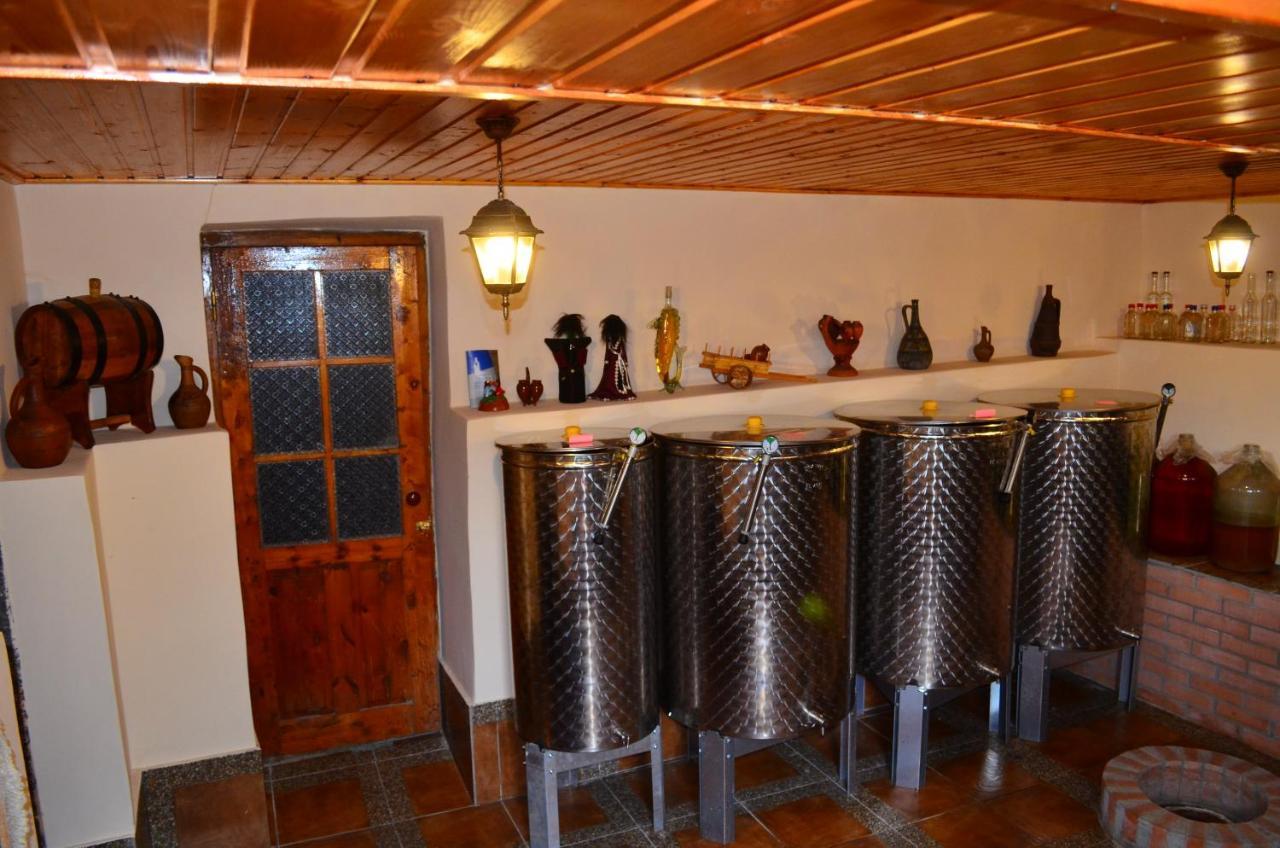 Family Hotel Lago & Wine Cellar Lagodekhi Bagian luar foto