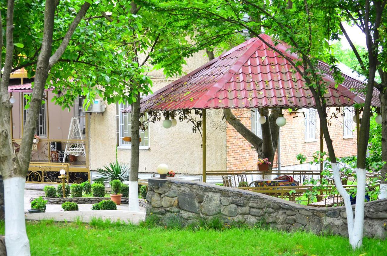 Family Hotel Lago & Wine Cellar Lagodekhi Bagian luar foto